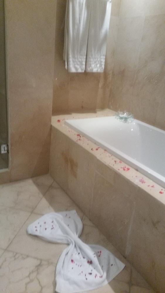 Suites Hotel Mohammed V By Accor 알호세이마 외부 사진