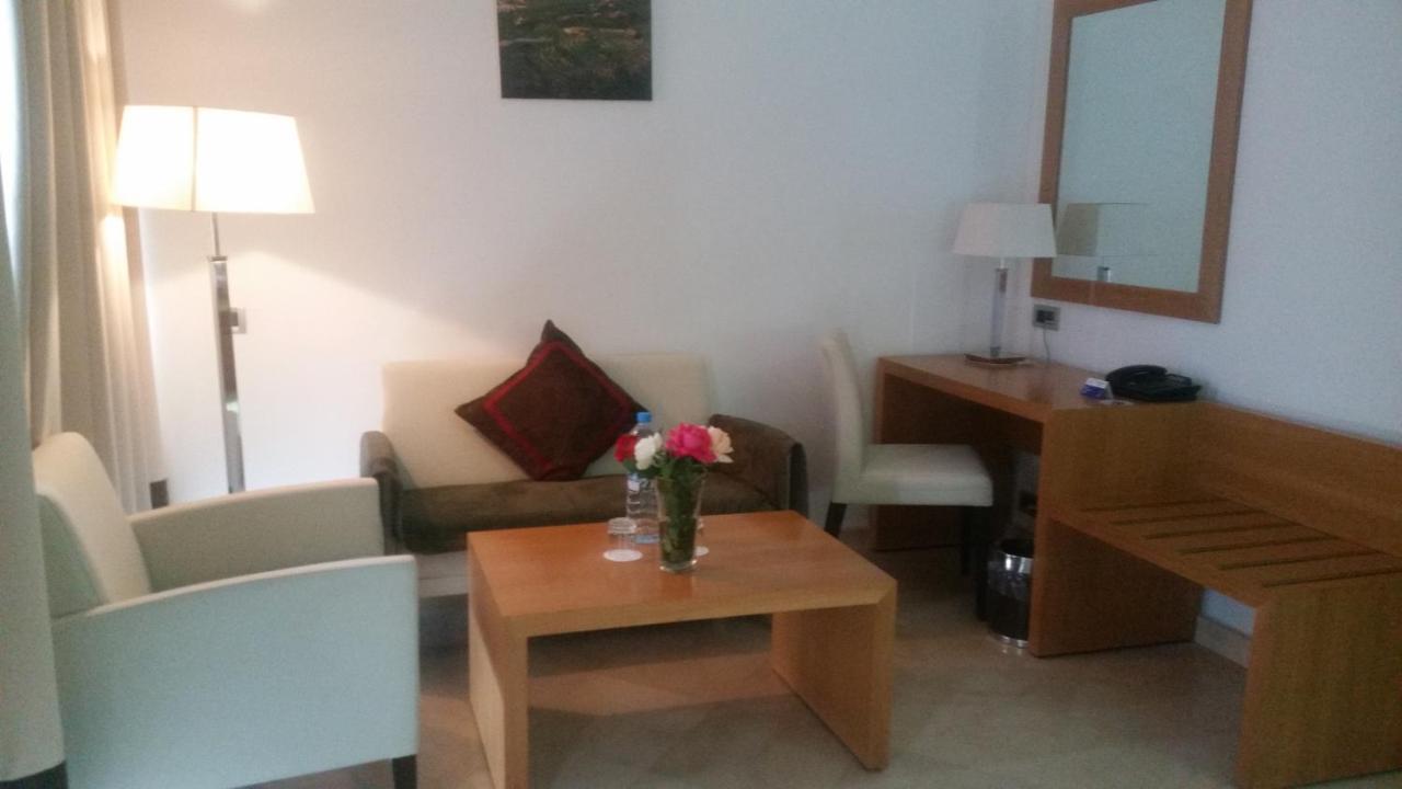 Suites Hotel Mohammed V By Accor 알호세이마 외부 사진