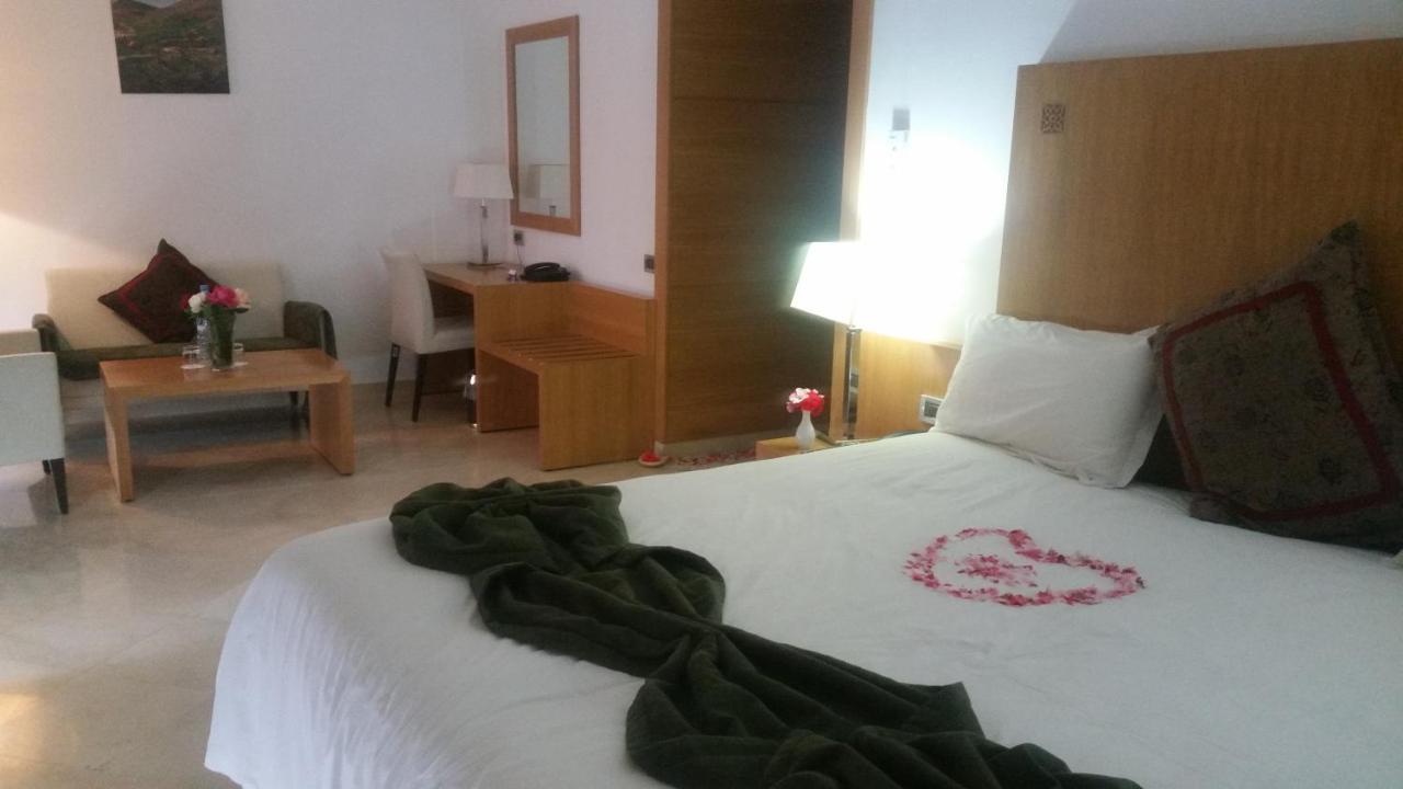 Suites Hotel Mohammed V By Accor 알호세이마 외부 사진