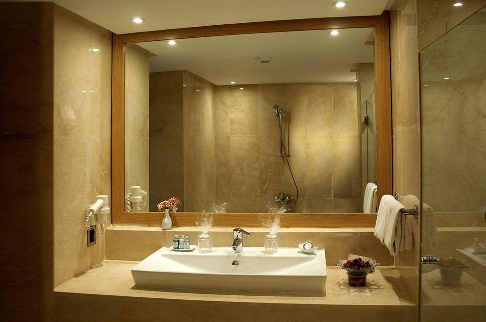 Suites Hotel Mohammed V By Accor 알호세이마 외부 사진