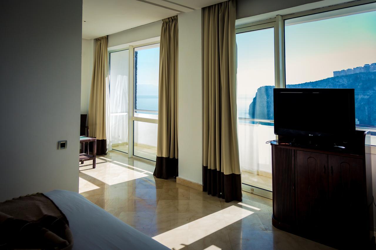 Suites Hotel Mohammed V By Accor 알호세이마 외부 사진