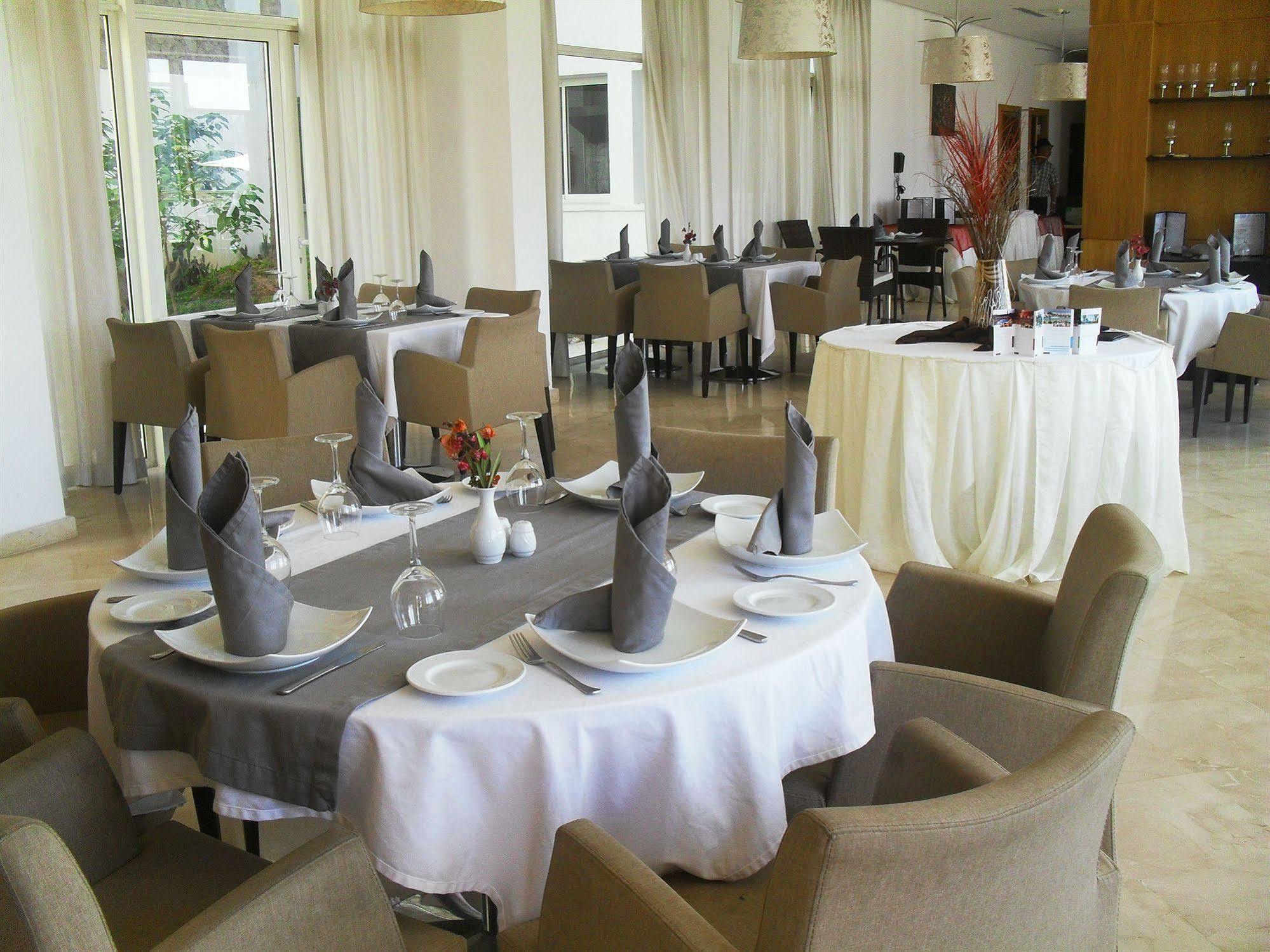 Suites Hotel Mohammed V By Accor 알호세이마 외부 사진