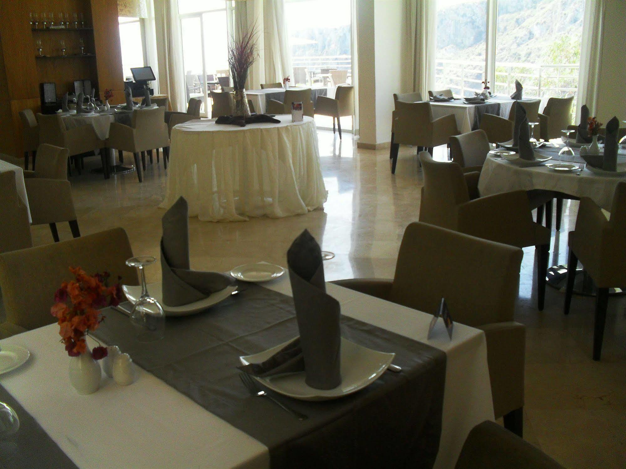 Suites Hotel Mohammed V By Accor 알호세이마 외부 사진