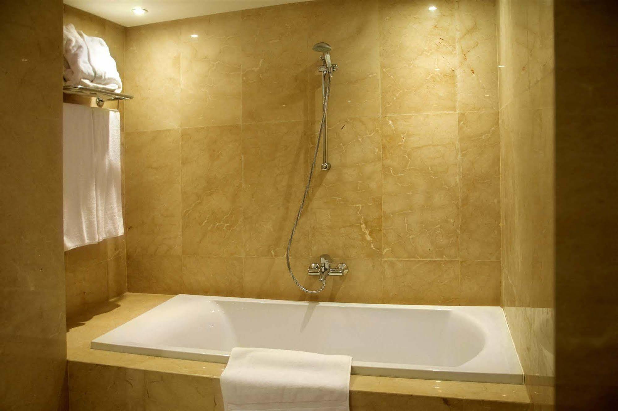 Suites Hotel Mohammed V By Accor 알호세이마 외부 사진